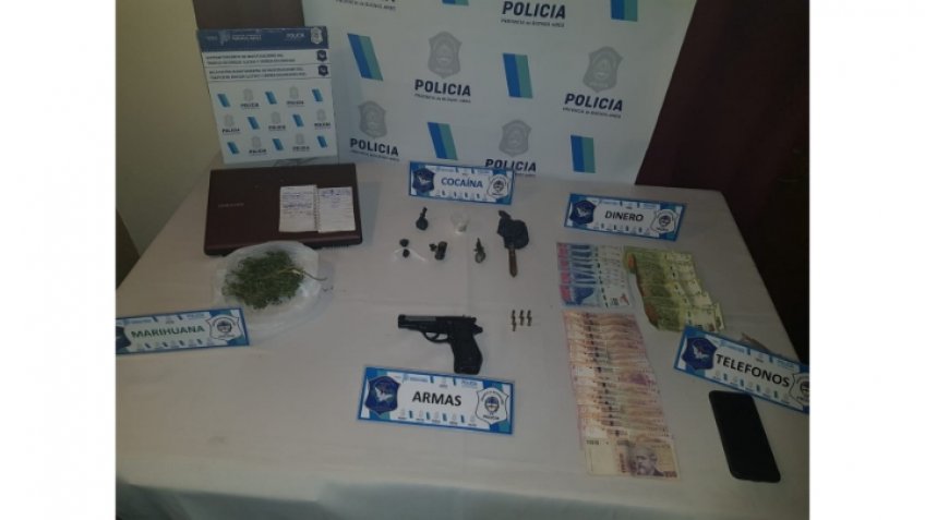 Personal policial secuestró una importante cantidad de cocaína y otros elementos